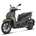 Piaggio_Beverly-S_310_Verde-Jungle_Lat-dx_3-4-ant-sx_77797-1100x786
